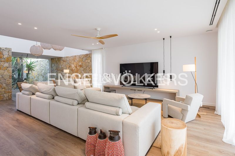 Foto feaf9e9b-fbc5-4760-9751-7e142f68dd03. Casa amb calefacció aparcament piscina a Vallpineda-Santa Bàrbara Sitges