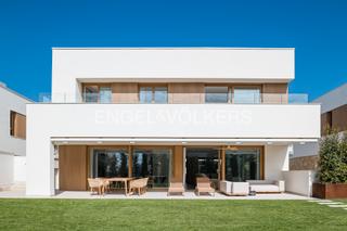 Casa a Vallpineda-Santa Bàrbara. Exclusiva casa de obra nueva en sitges