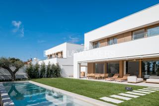 Casa a Vallpineda-Santa Bàrbara. Exclusiva casa de obra nueva en sitges