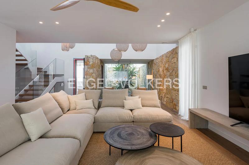 Foto 360c5101-c8a2-455e-93a8-187482e2761e. Casa 486m<sup>2</sup> con riscaldamento parcheggio piscina in Ametllers - Poble Sec Sitges