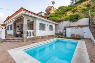 Casa a Abrera. Exclusiva casa con piscina y vistas a montserrat  negociable
