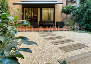 Apartament a Raval. Espectacular planta baja al lado sant antoni con jardín