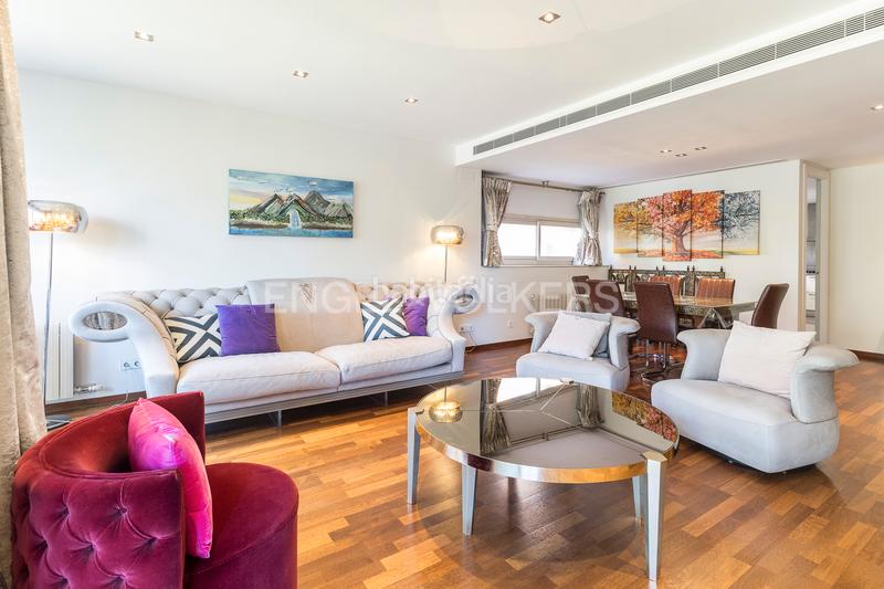 Foto 96553c4e-c4fb-4b72-ae98-047ac190d17a. Alquiler apartamento exclusivo apartamento amueblado con terraza en turo park en Barcelona