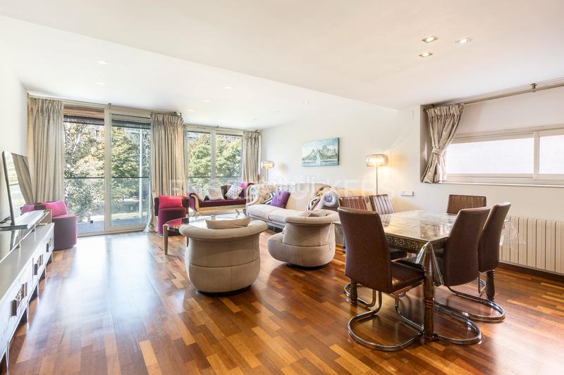 Foto c1d8875f-3a89-4984-9c8b-fd90154d4b46. Alquiler apartamento exclusivo apartamento amueblado con terraza en turo park en Barcelona