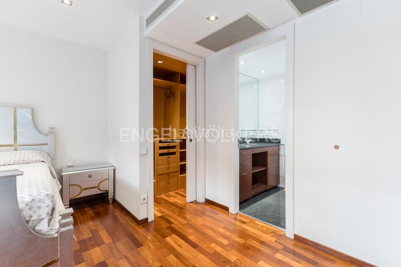 Foto 628bf807-bf71-45d1-8ea9-a40700c4cf37. Lloguer apartament amb calefacció aparcament a Tres Torres Barcelona