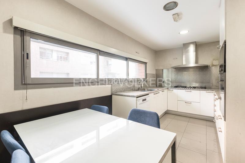 Foto 1ff23510-e415-443a-bcda-7ec545ea1636. Location appartement avec chauffage parking dans Tres Torres Barcelona