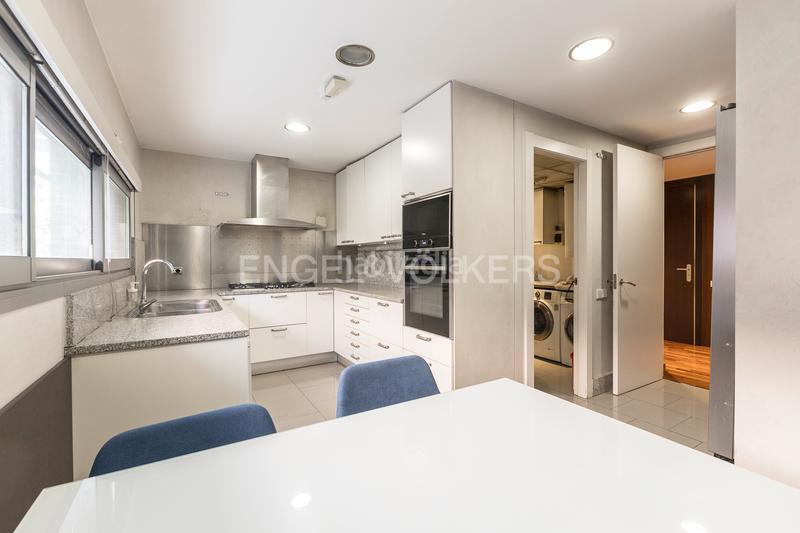 Foto e70fff2e-d9e6-4547-ba02-8c8863b9fc18. Location appartement avec chauffage parking dans Tres Torres Barcelona