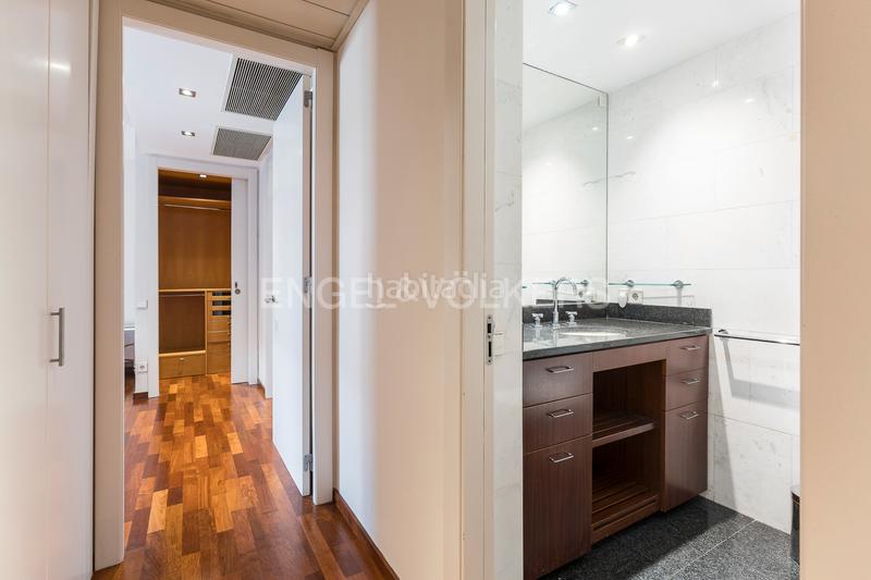 Foto ea60fdfa-19b7-4820-87f3-c7f27d7d6d32. Location appartement avec chauffage parking dans Tres Torres Barcelona