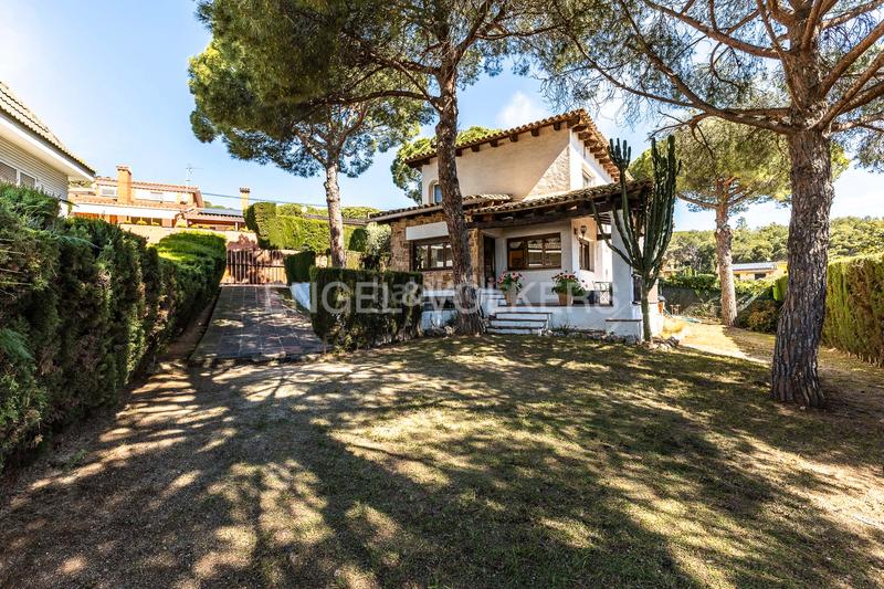 Foto 514db189-25f4-42e9-a48e-d5a0b9ef8faf. House with heating parking in Vilassar de Dalt