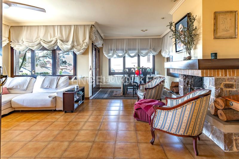 Foto 5c11aa52-87f8-4e49-bf8f-da0a11ea248c. House with heating parking in Vilassar de Dalt