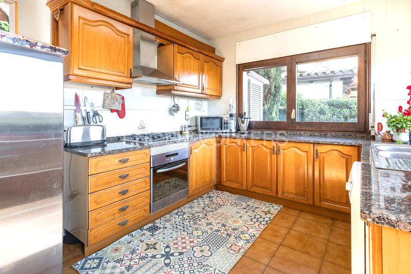 Foto 62b5a231-8c3c-431f-bf23-e0dab9b4730d. House with heating parking in Vilassar de Dalt