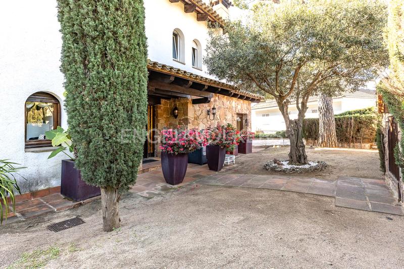 Foto 958543cc-9d42-4b49-b81d-39381c1e4be3. House with heating parking in Vilassar de Dalt