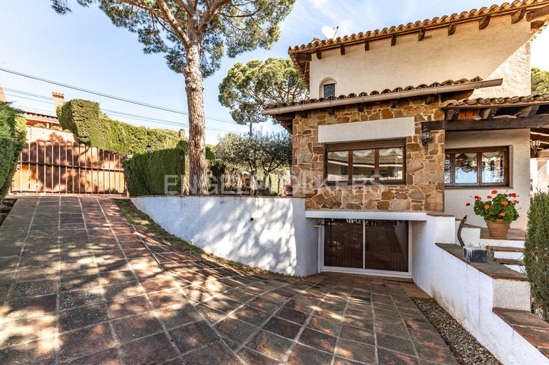 Foto 9f05c3e6-bcae-4aad-8161-034feb67480b. House with heating parking in Vilassar de Dalt