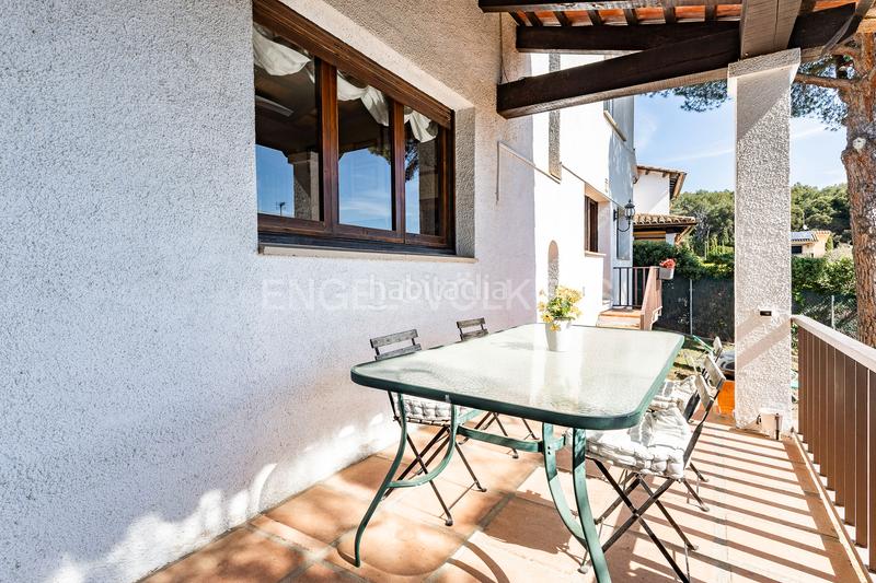 Foto af0df67d-6fd3-4da5-b55b-3082abcd4fda. House with heating parking in Vilassar de Dalt