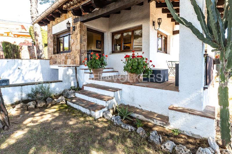 Foto c620b0ab-e3c6-4d14-b371-9e7bf6dd1841. House with heating parking in Vilassar de Dalt