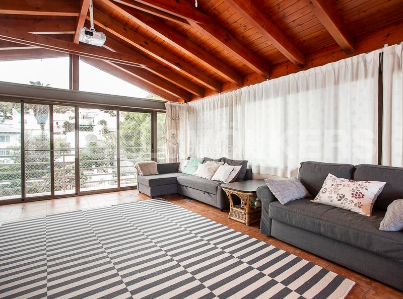 Foto 12691a75-df42-42ea-8801-c7f01a13ec87. Casa amb calefacció aparcament piscina a Centre Castelldefels