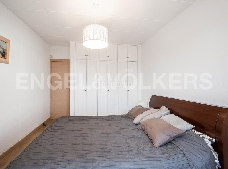 Foto 1345fbab-d927-418f-bd11-29e06346ebd0. Casa amb calefacció aparcament piscina a Centre Castelldefels