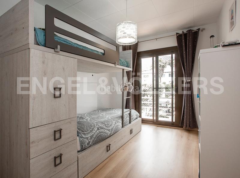 Foto 5456f8bb-3fd3-46cd-b343-5ff2b315fb60. Casa amb calefacció aparcament piscina a Centre Castelldefels