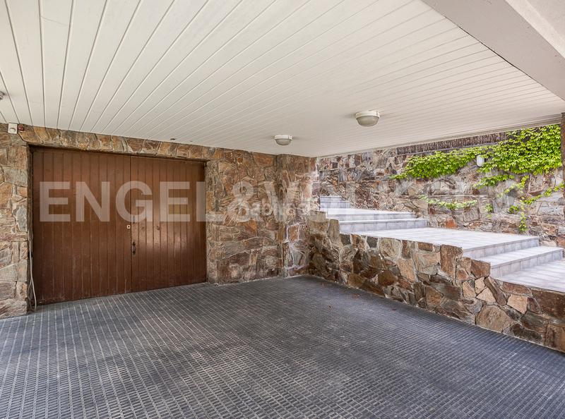 Foto 6954314c-c102-4aa4-b9ef-0f359fc8017c. Casa amb calefacció aparcament piscina a Centre Castelldefels