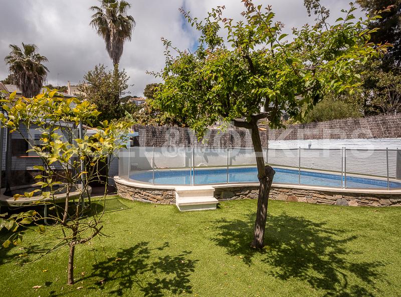 Foto 8363abec-9e91-4855-a860-96a8c9afebf8. Casa amb calefacció aparcament piscina a Centre Castelldefels