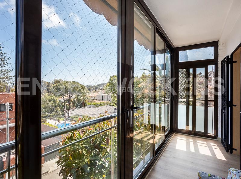 Foto 8bf5841e-7e2a-463c-9087-10dde5c2d21c. Casa amb calefacció aparcament piscina a Centre Castelldefels