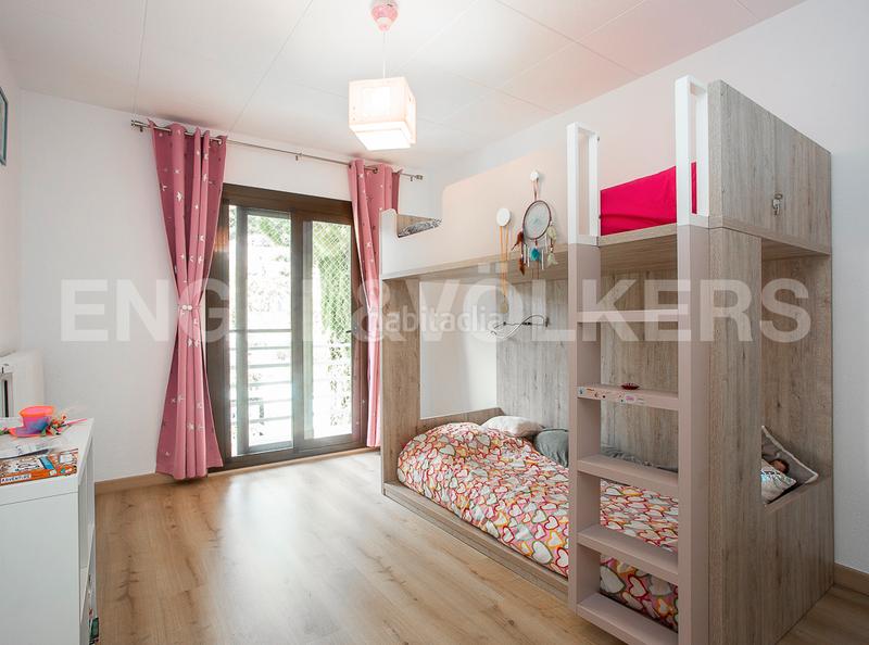 Foto aa820e8b-e62c-4e83-a2ca-2a94d142846e. Casa amb calefacció aparcament piscina a Centre Castelldefels