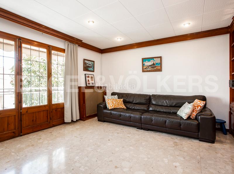 Foto c69353bf-fadd-4d90-8fe5-7e9e9ca971f3. Casa amb calefacció aparcament piscina a Centre Castelldefels