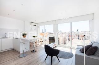 Alquiler Apartamento en St. Pere - Sta. Caterina - El Born. Fabuloso piso amueblado con vistas en born