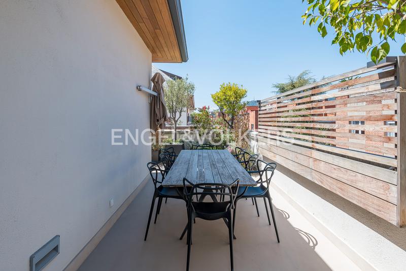 Foto b9c4847b-eb3d-4e31-b93f-6c5b6d998db9. Miete zweistöckige wohnung mit heizung in Tres Torres Barcelona
