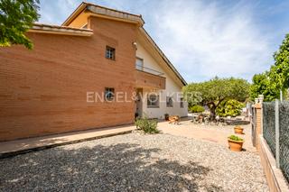 Maison à Begues. La casa perfecta para tu familia!