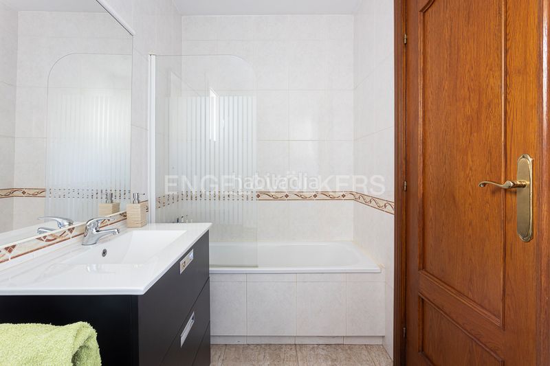 Foto 5dca86c7-3e0e-47df-9ca5-b3398e59d59b. Casa amb calefacció aparcament a Sant Genís dels Agudells Barcelona