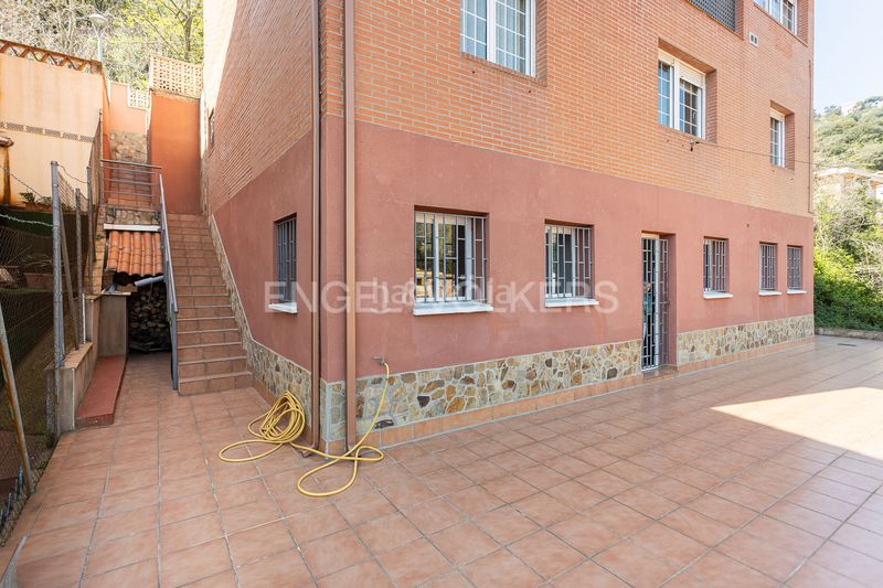 Foto 5ff58376-14eb-4f11-b68f-6f13c1319b6b. Casa amb calefacció aparcament a Sant Genís dels Agudells Barcelona