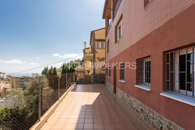 Foto 872b28fa-9dd3-4ca5-b622-ee2301aee92b. Casa amb calefacció aparcament a Sant Genís dels Agudells Barcelona