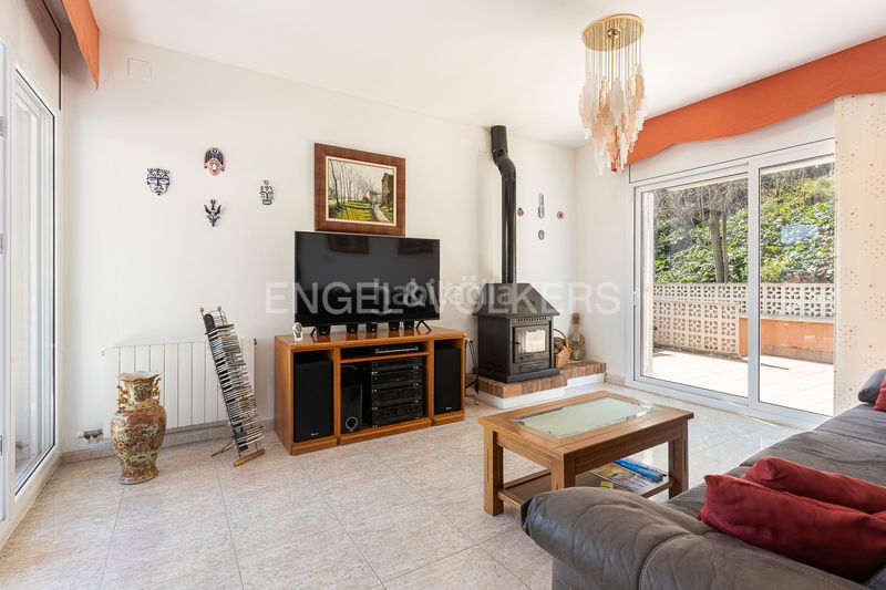 Foto e399365b-6328-40d1-bf78-8a41ccb715b6. Casa amb calefacció aparcament a Sant Genís dels Agudells Barcelona
