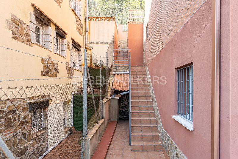 Foto eaf6161b-754d-467b-be52-258d72994f74. Casa amb calefacció aparcament a Sant Genís dels Agudells Barcelona