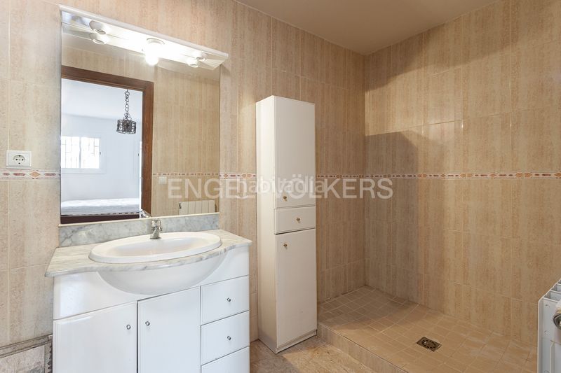 Foto f92dc18c-f727-4ea6-b0db-6071a68ff465. Casa amb calefacció aparcament a Sant Genís dels Agudells Barcelona