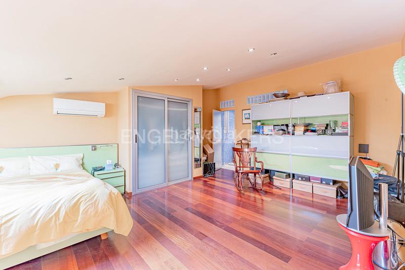 Foto 05b1f543-421d-45de-a634-4e6ed54eb43a. Dúplex amb calefacció a Putget - Farró Barcelona