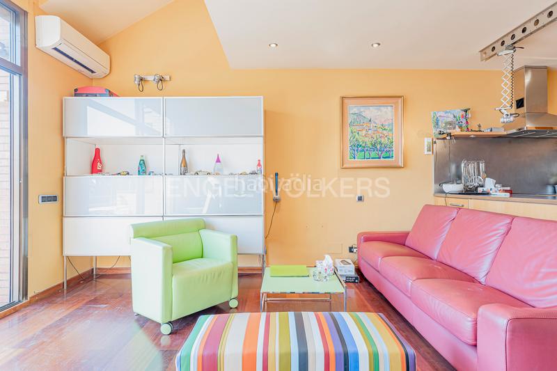 Foto 2d76ad16-b198-4488-bb1d-2c201a6fb882. Dúplex amb calefacció a Putget - Farró Barcelona