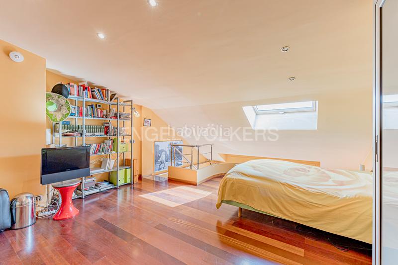 Foto df97b9ef-152c-410f-b97e-a9c217372c3f. Dúplex amb calefacció a Putget - Farró Barcelona