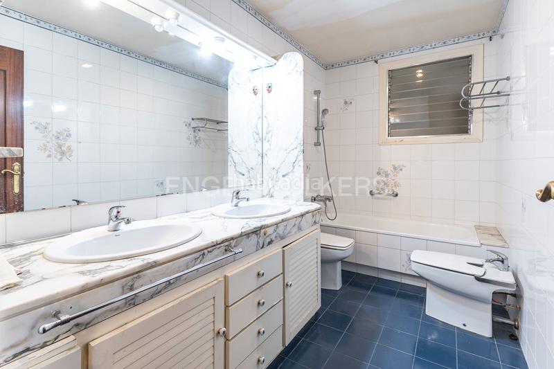 Foto e51e3429-6f2c-4f34-8b0c-6bc5d0071952. Appartement mit heizung in Centre Badalona