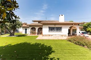 Maison à Can Violí - Can Poi del Bosc. Encantadora casa con buhardilla, jardín y piscina en la garriga