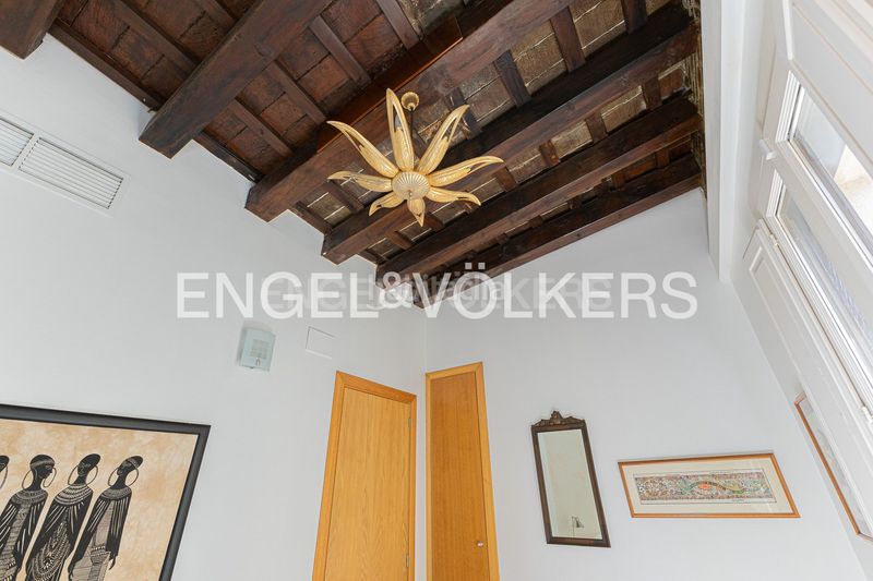 Foto 22ab1720-6fc3-4a03-867f-251076e7847c. Àtic amb calefacció a Gòtic Barcelona