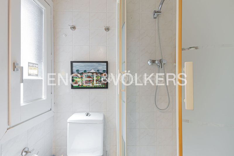 Foto 2f1d6f18-5ca3-4e8e-9c56-5b14cfbe7ab1. Àtic amb calefacció a Gòtic Barcelona