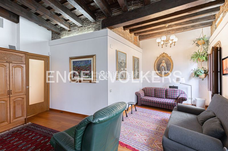 Foto 7eb5fa66-eaac-4c38-857a-cc1c9a0e597b. Àtic amb calefacció a Gòtic Barcelona