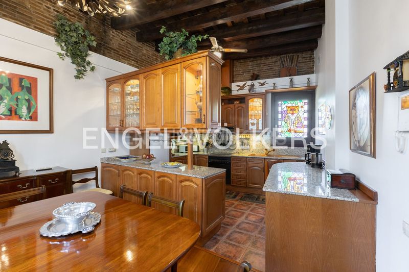 Foto 85076ba6-9c3d-49cd-a6cc-077036bc4945. Àtic amb calefacció a Gòtic Barcelona