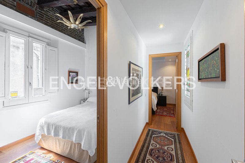 Foto 8f60b9aa-a327-4b8b-b247-cac26a3df506. Àtic amb calefacció a Gòtic Barcelona