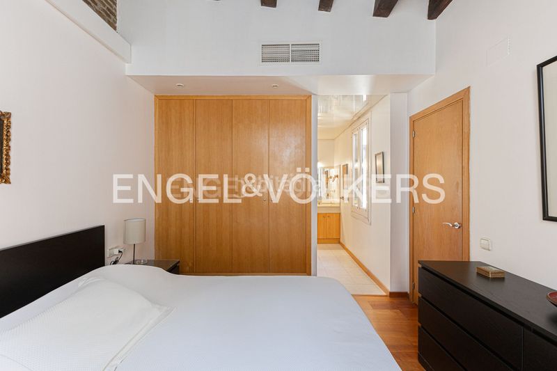 Foto ad18ca14-e263-41a2-ad25-e6c77692e9f3. Àtic amb calefacció a Gòtic Barcelona