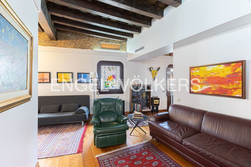 Foto d3d4451e-23a7-4e18-8a44-76a84270c542. Àtic amb calefacció a Gòtic Barcelona