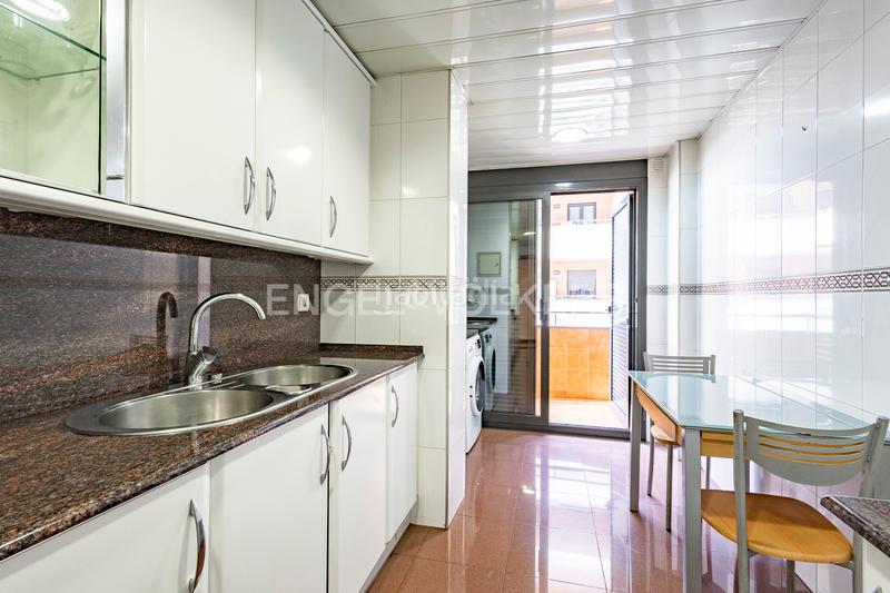 Foto 2b2bd7c2-3f1a-437d-b158-75365ff4b12d. Apartamento piso exterior con dos terrazas en Sant Joan-TV3 Sant Joan Despí
