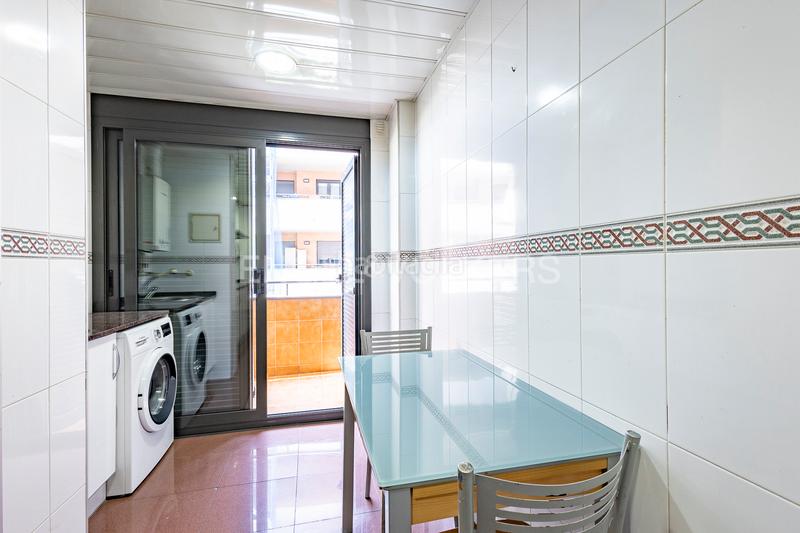 Foto 80aaad1b-a9c0-4e7c-beb9-7b01715768bb. Apartamento piso exterior con dos terrazas en Sant Joan-TV3 Sant Joan Despí